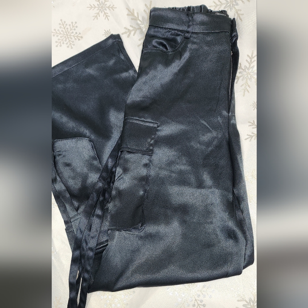 Forever 21 NWOT Silky Cargo Pant Size XS